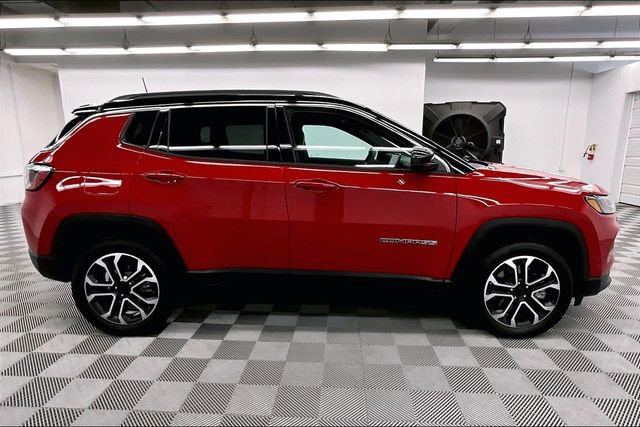 Used 2024 Jeep Compass Limited image 15