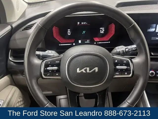 Used 2025 Kia Carnival FWD image 16