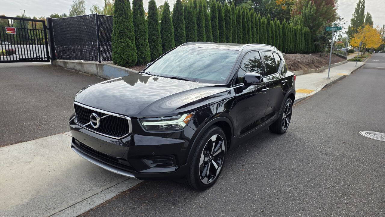 Used 2020 Volvo XC40 T5 Momentum w/ Protection Package Premier AWD/4WD image 1