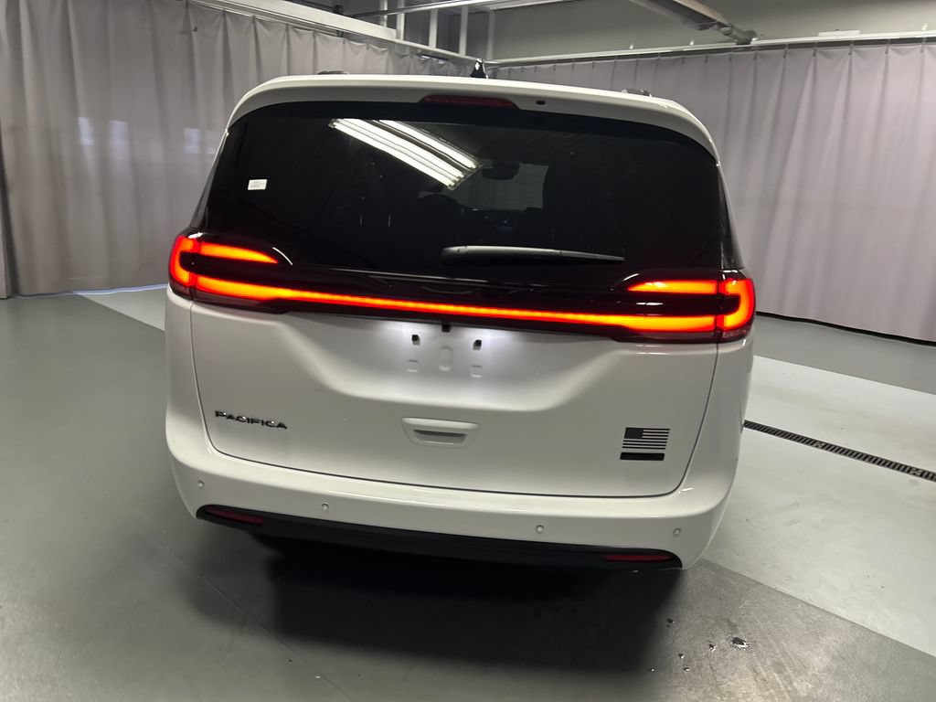New 2027 Chrysler Pacifica Select FWD image 6