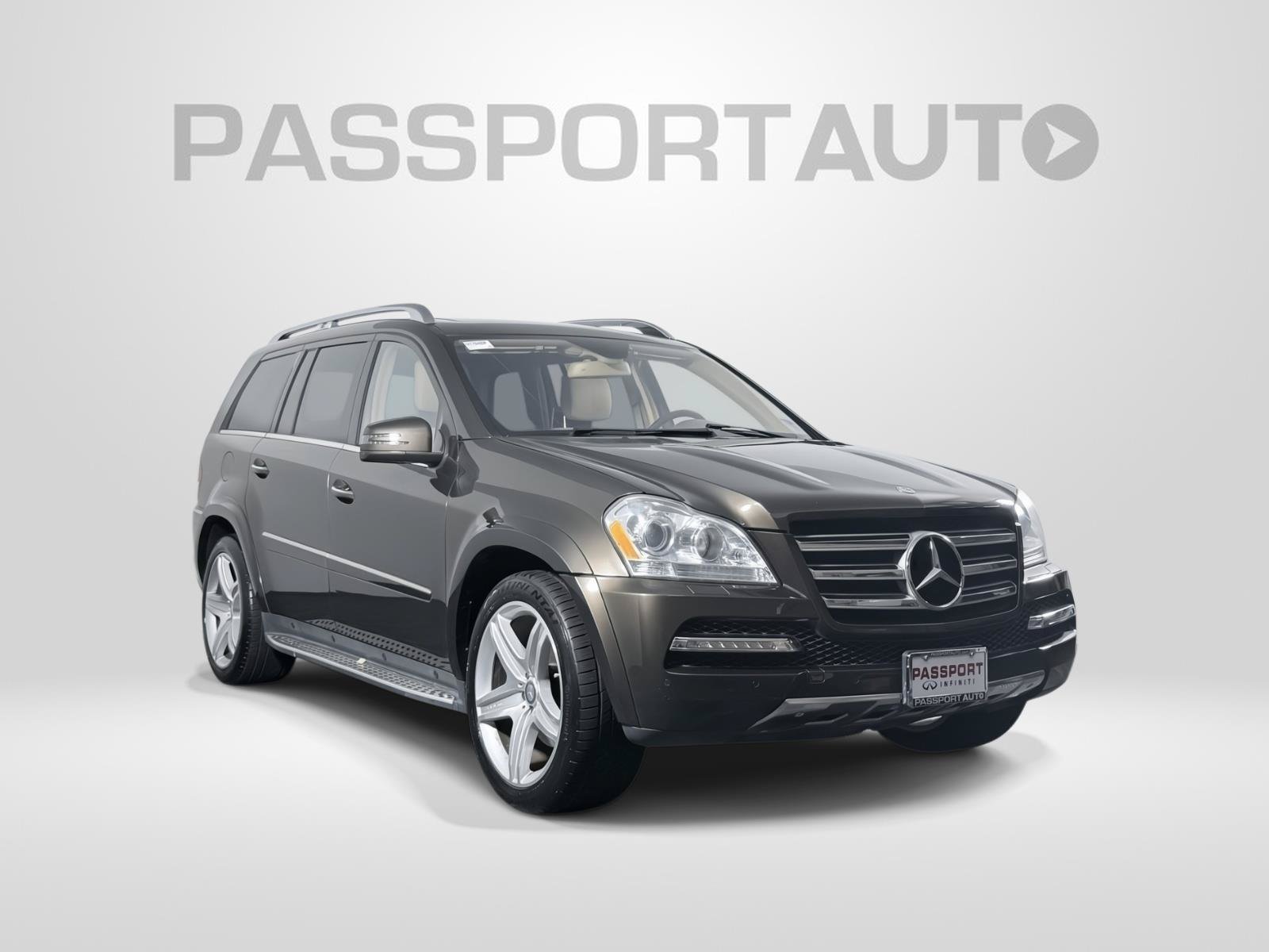 Used 2012 Mercedes-Benz GL 550 4MATIC image 3