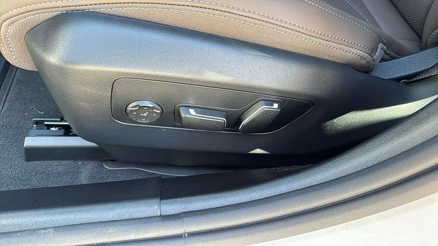 Certified 2025 BMW 530i xDrive w/ Premium Package AWD/4WD image 17