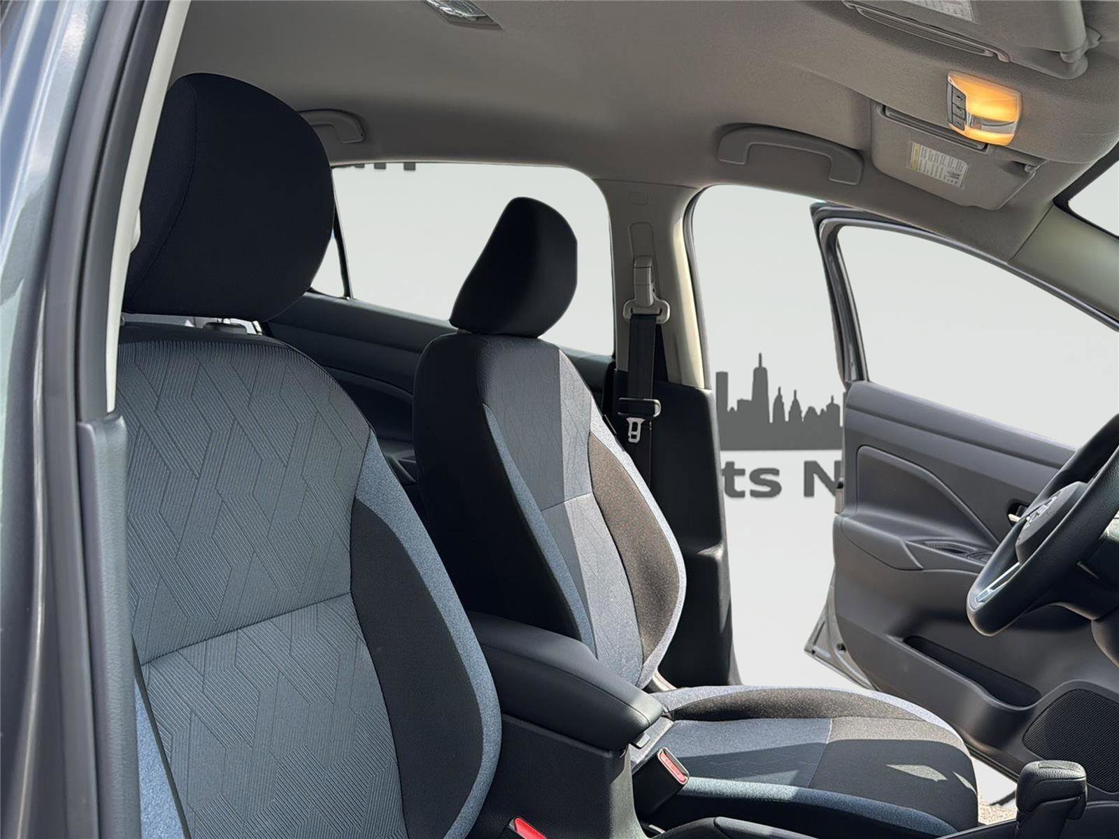 Used 2025 Nissan Versa SV w/ Trunk Package image 28