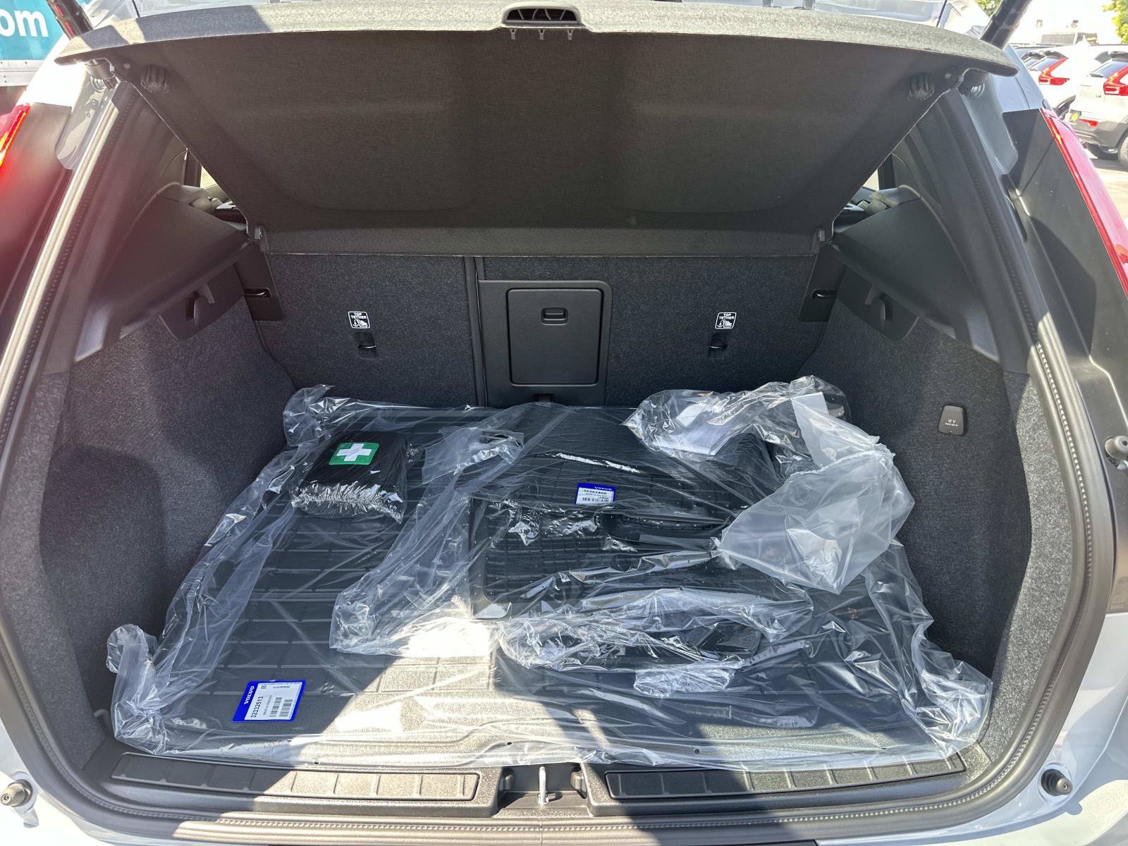 New 2026 Volvo XC40 B5 Plus w/ Protection Package Premier AWD/4WD image 18