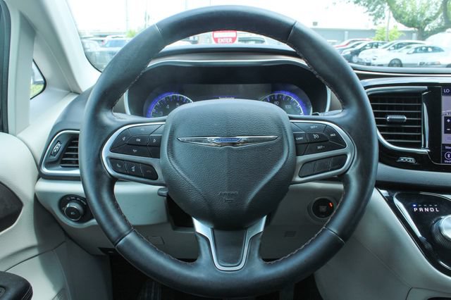Used 2018 Chrysler Pacifica Touring-L Plus w/ Tire & Wheel Group FWD image 25
