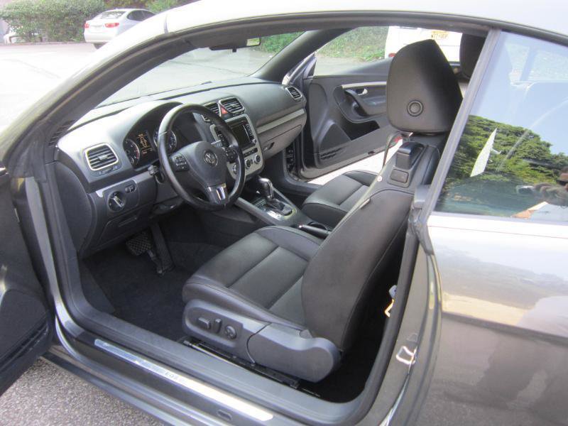 Used 2013 Volkswagen Eos Komfort FWD image 8