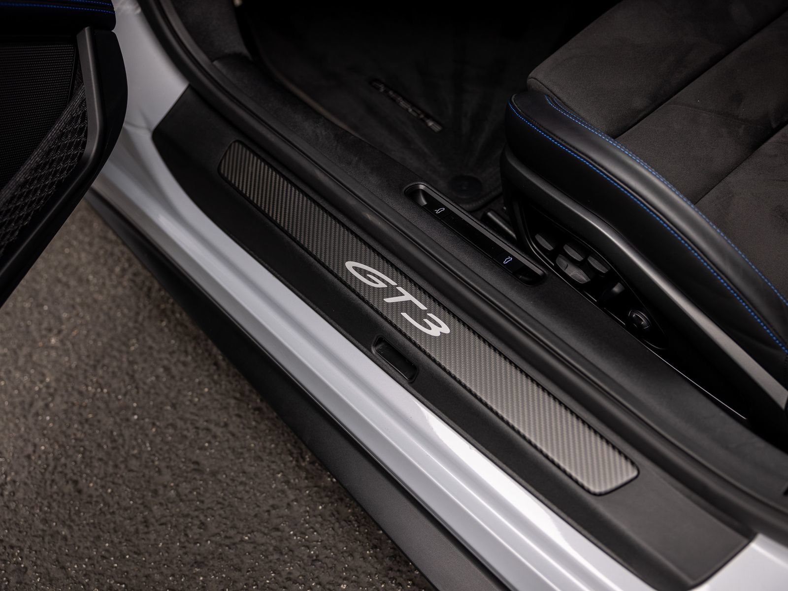Certified 2025 Porsche 911 GT3 RWD image 49