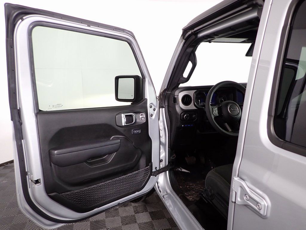 Used 2024 Jeep Wrangler Unlimited w/ Convenience Group image 17