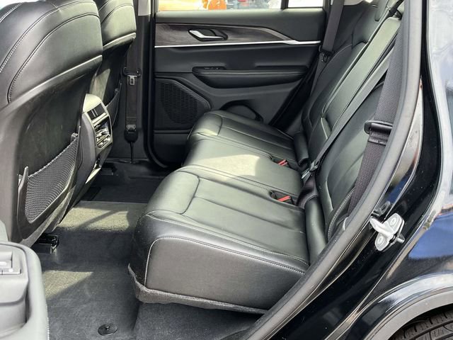 Used 2023 Jeep Grand Cherokee Limited w/ Black Appearance Package image 15