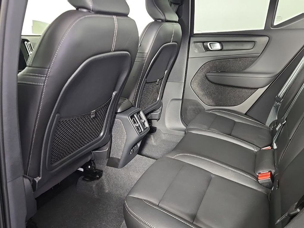 Certified 2024 Volvo XC40 B5 Core image 12