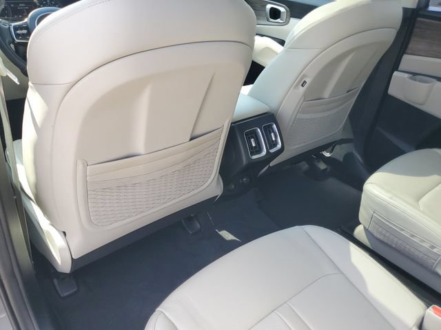 Used 2022 Kia Sorento EX w/ Panoramic Sunroof Package FWD image 10