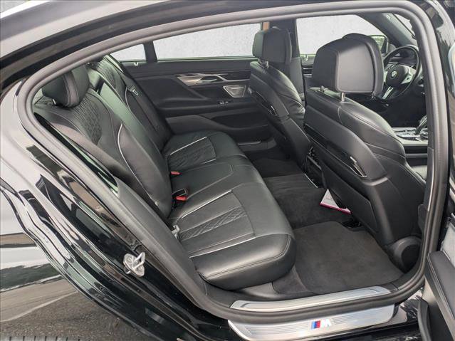 Used 2021 BMW 750i xDrive w/ Executive Package AWD/4WD image 18