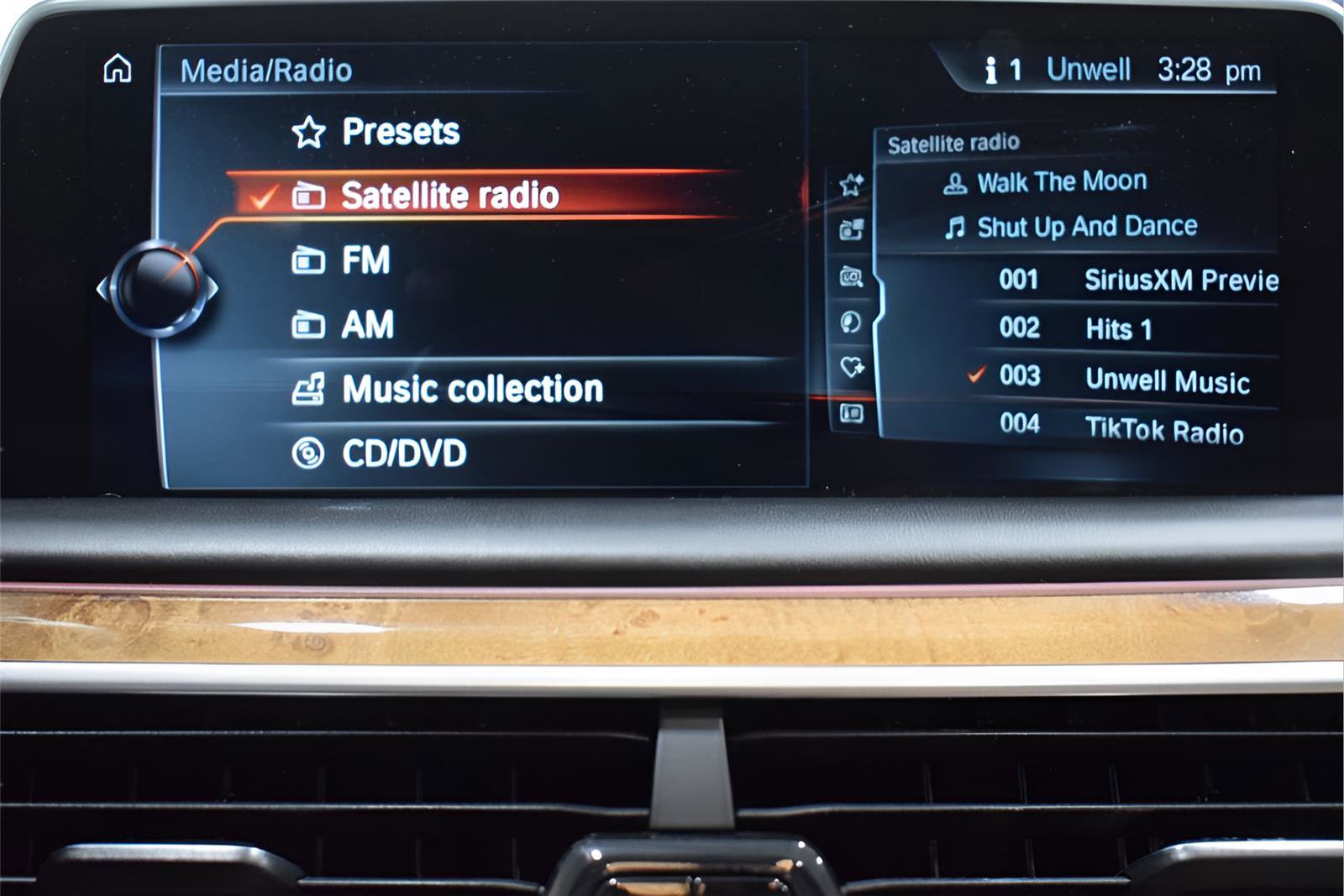 Used 2017 BMW 750i xDrive image 21