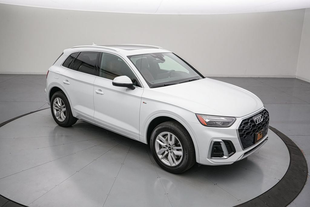 Used 2023 Audi Q5 2.0T Premium w/ Convenience Package AWD/4WD image 2