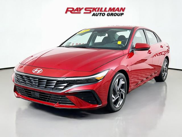 Used 2025 Hyundai Elantra SEL FWD image 3