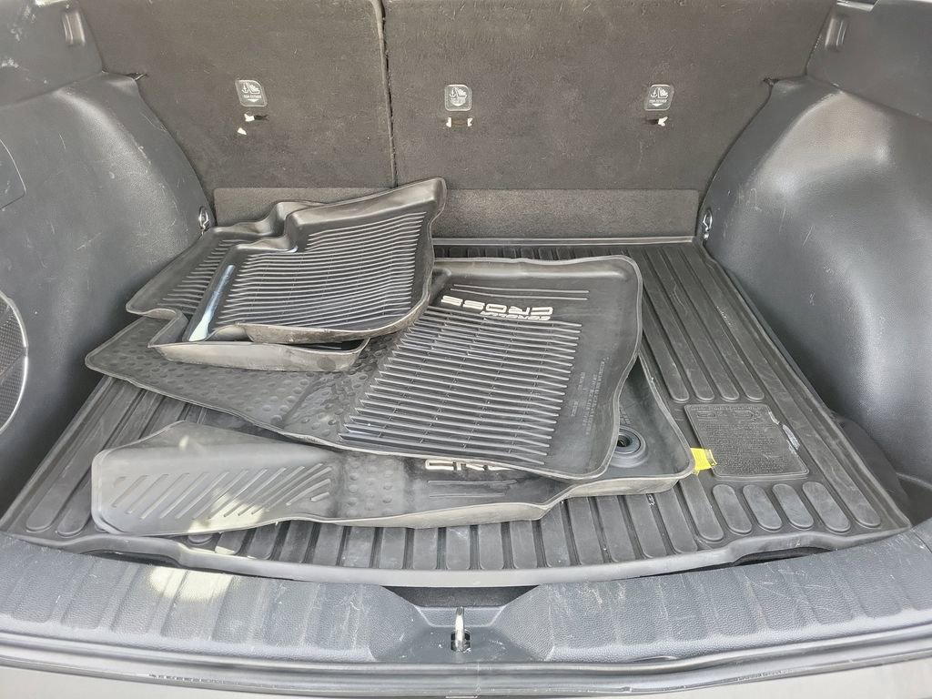 Used 2024 Toyota Corolla Cross XLE w/ Convenience Package image 8