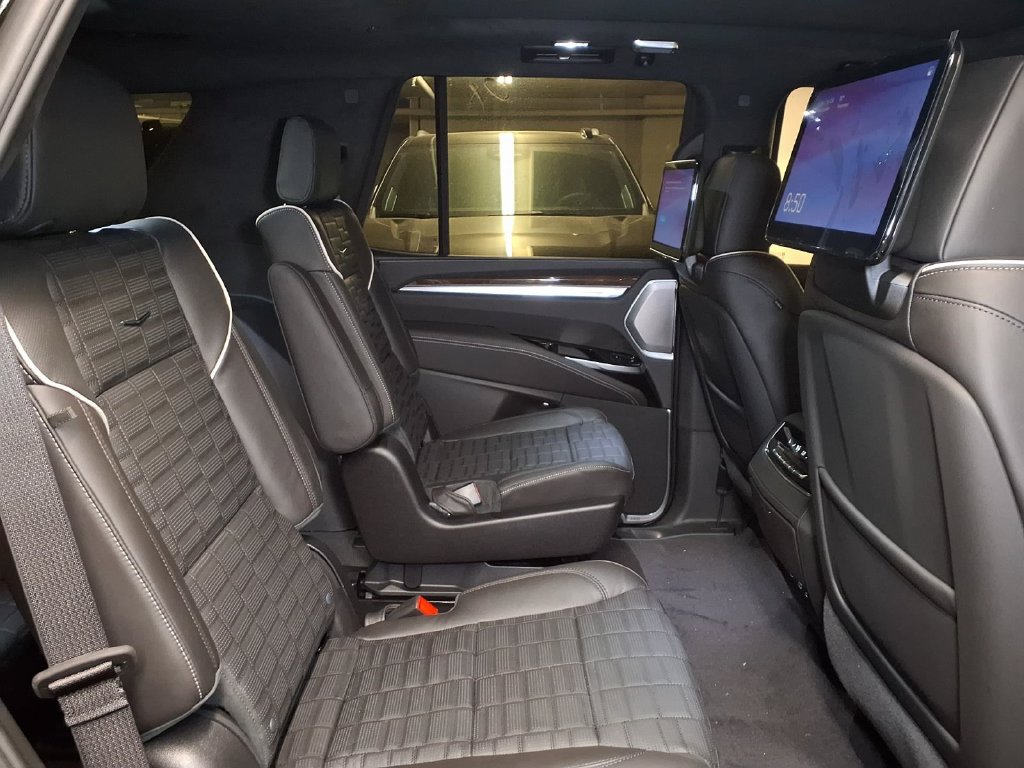 New 2027 Cadillac Escalade Platinum Sport w/ LPO, Floor Liner Package AWD/4WD image 7