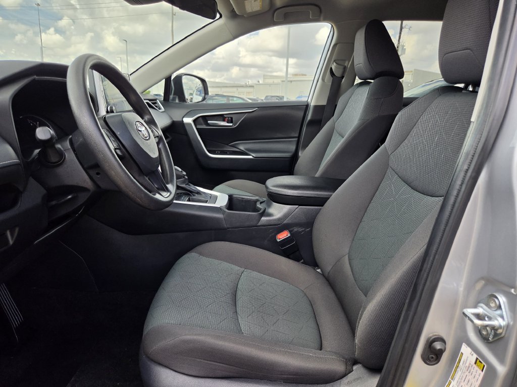 Used 2025 Toyota RAV4 XLE FWD image 27