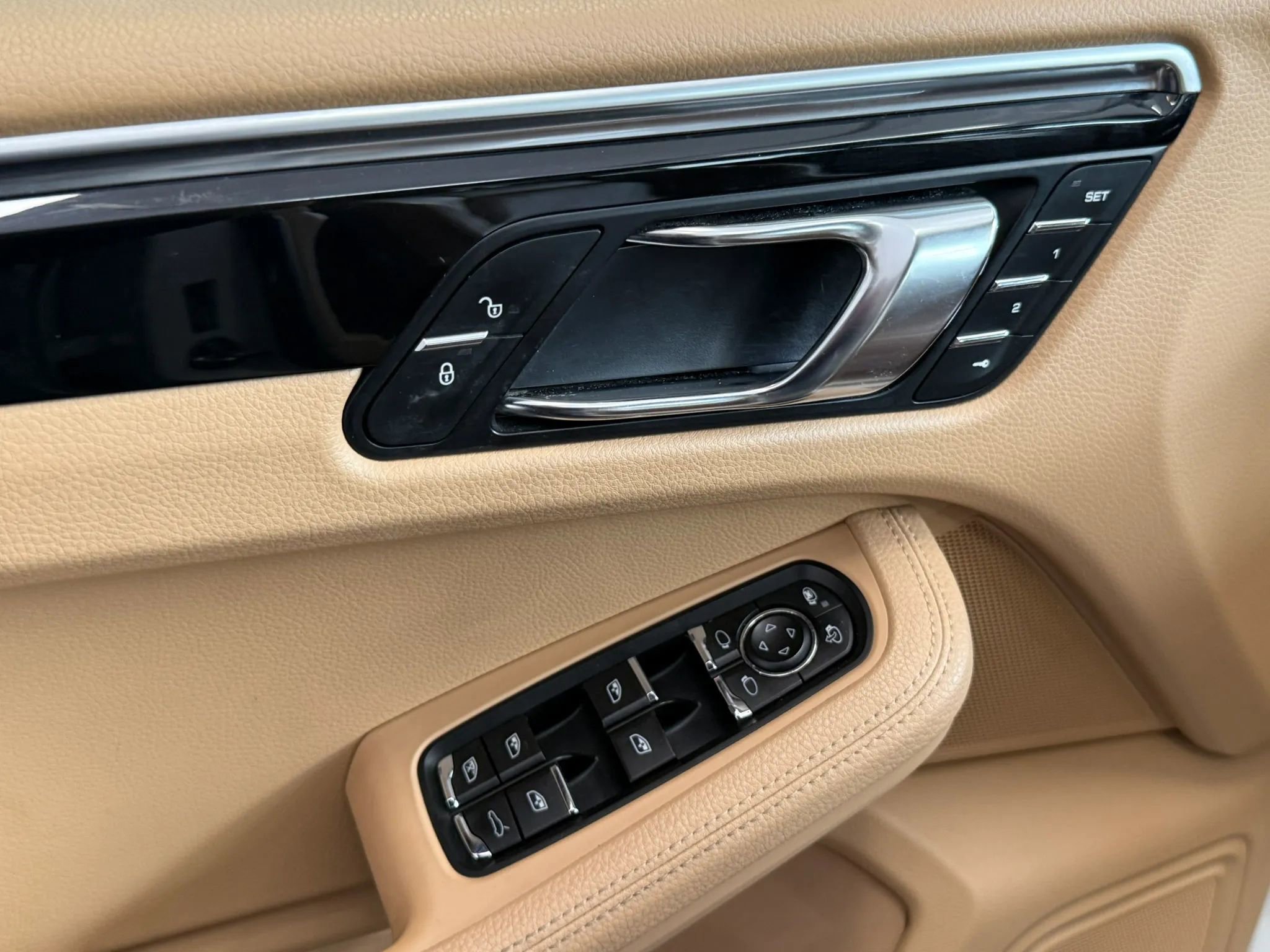 Used 2016 Porsche Macan S AWD/4WD image 19