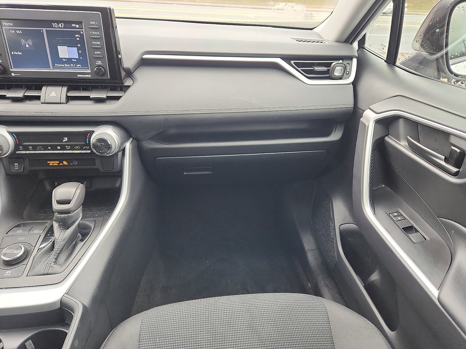Used 2021 Toyota RAV4 LE AWD/4WD image 11