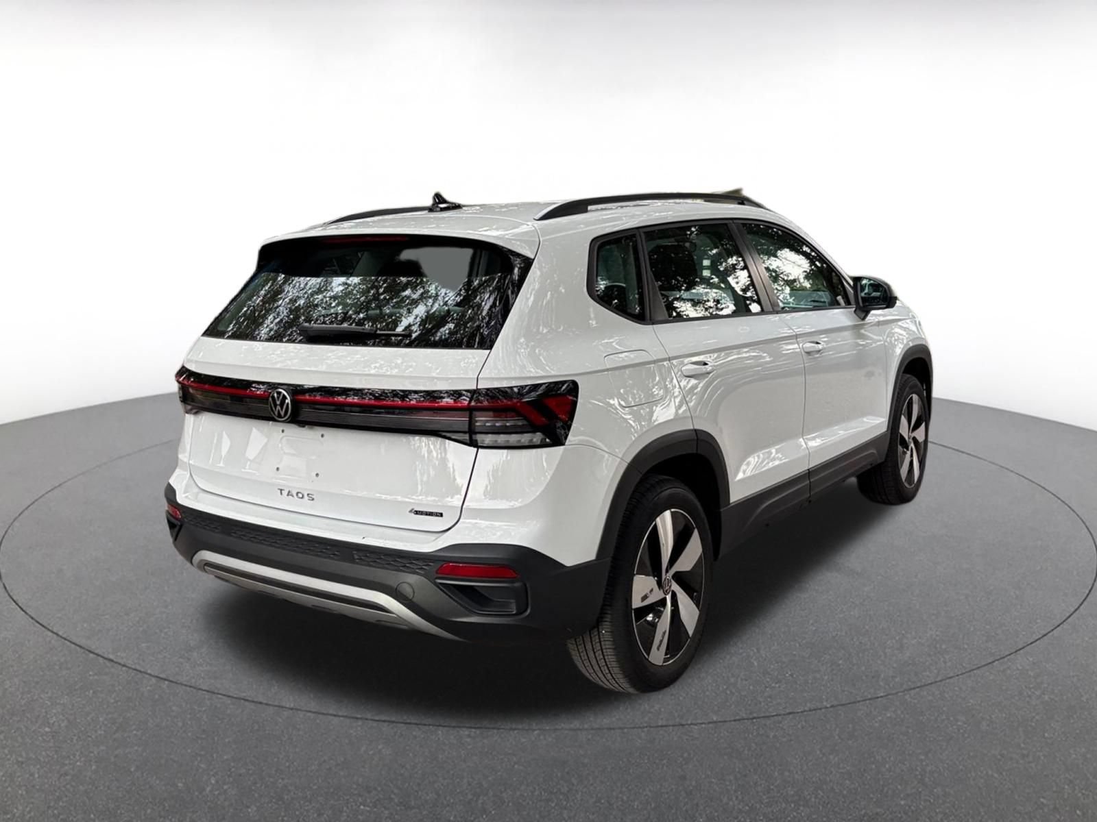 Used 2025 Volkswagen Taos S AWD/4WD image 8