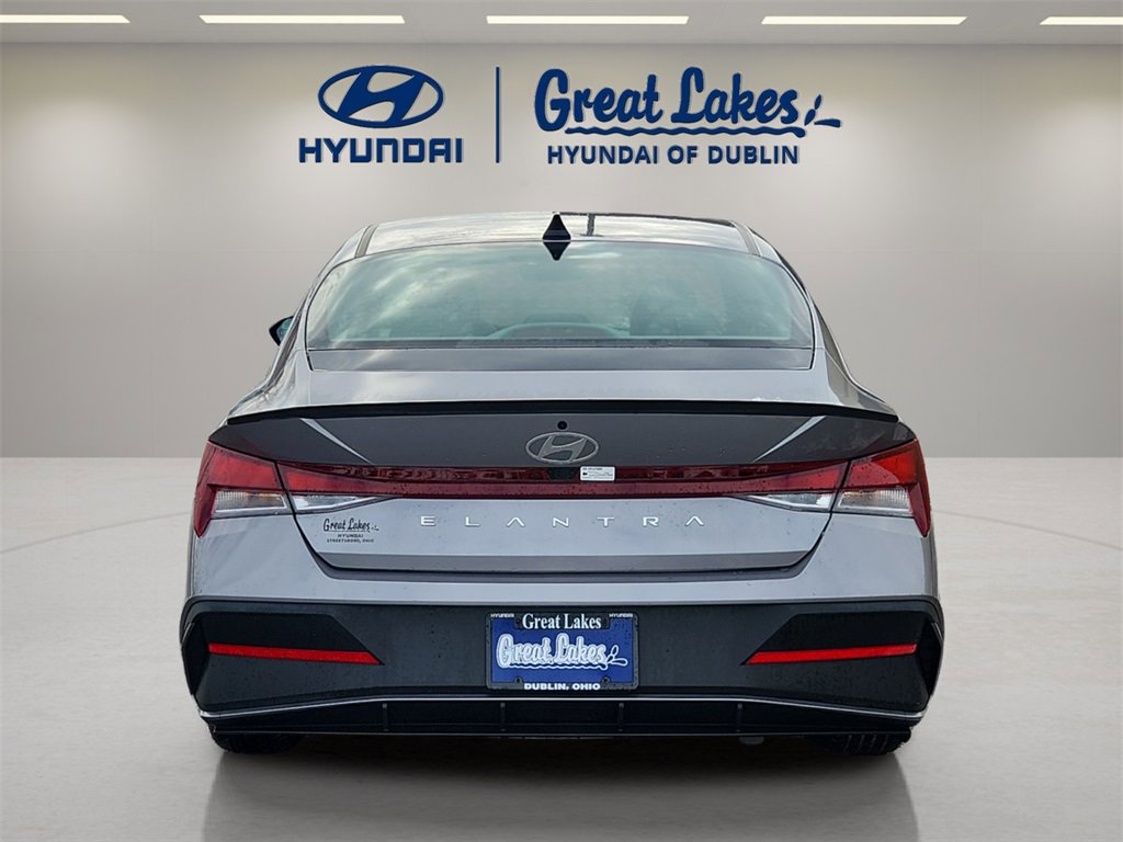 Used 2025 Hyundai Elantra Sport image 4