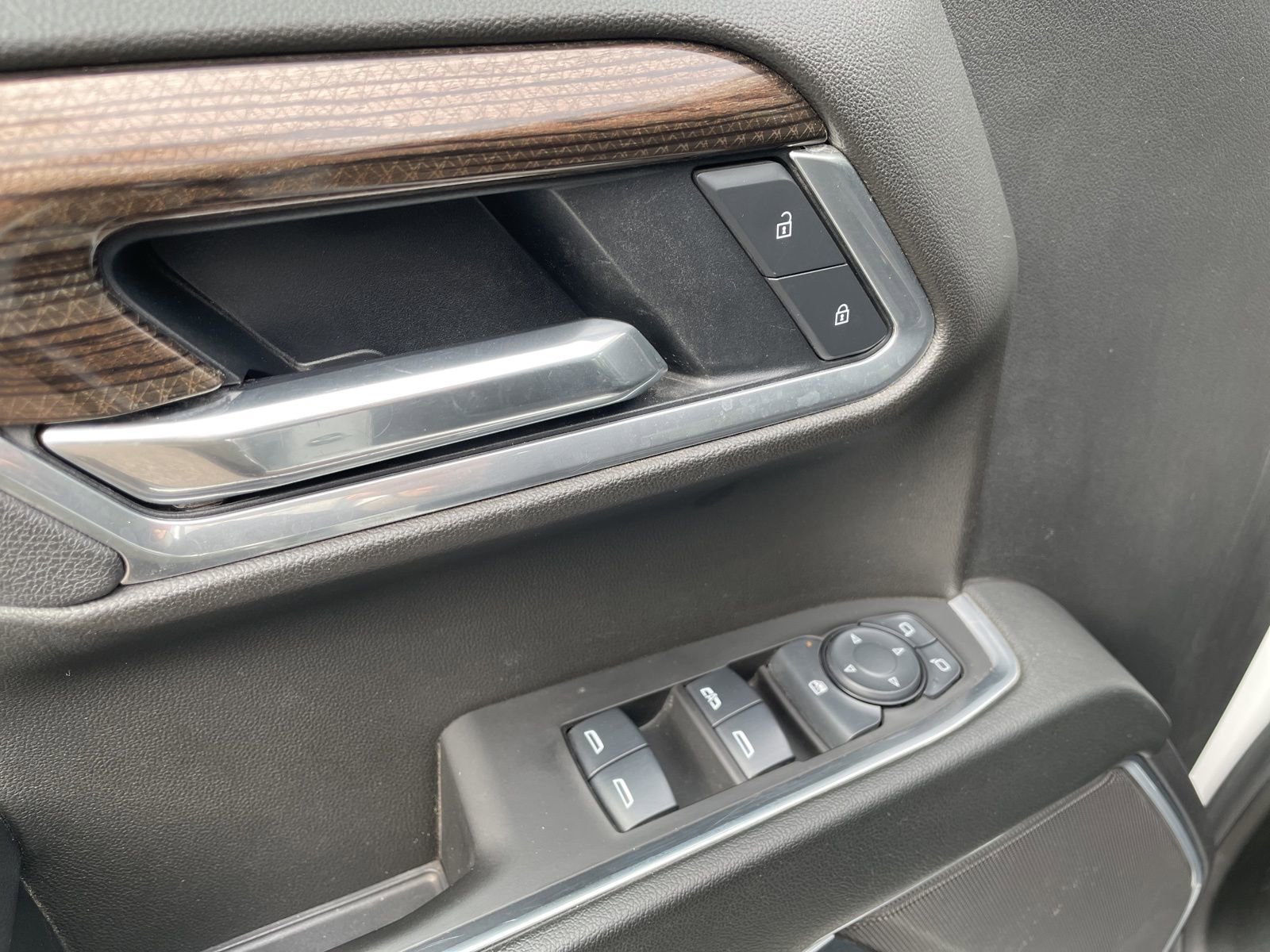 Used 2025 Chevrolet Silverado 1500 LT image 14