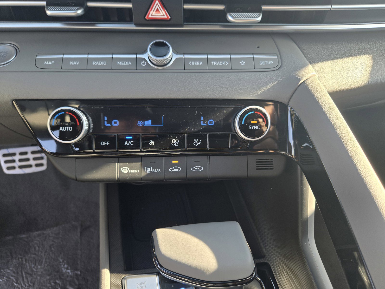 New 2025 Hyundai Elantra SEL image 18