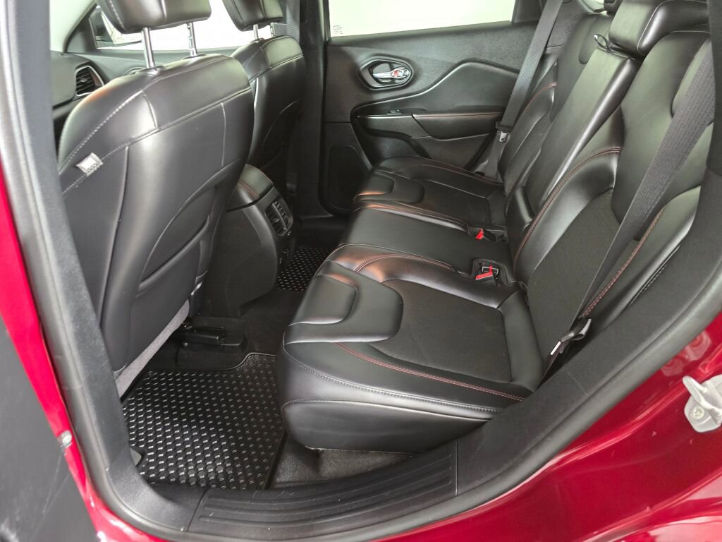 Used 2021 Jeep Cherokee Trailhawk w/ Technology Group image 36