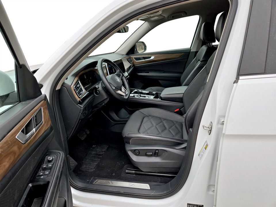 Used 2024 Volkswagen Atlas SE image 29