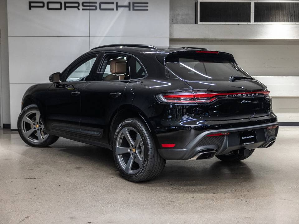 Certified 2026 Porsche Macan AWD/4WD image 3