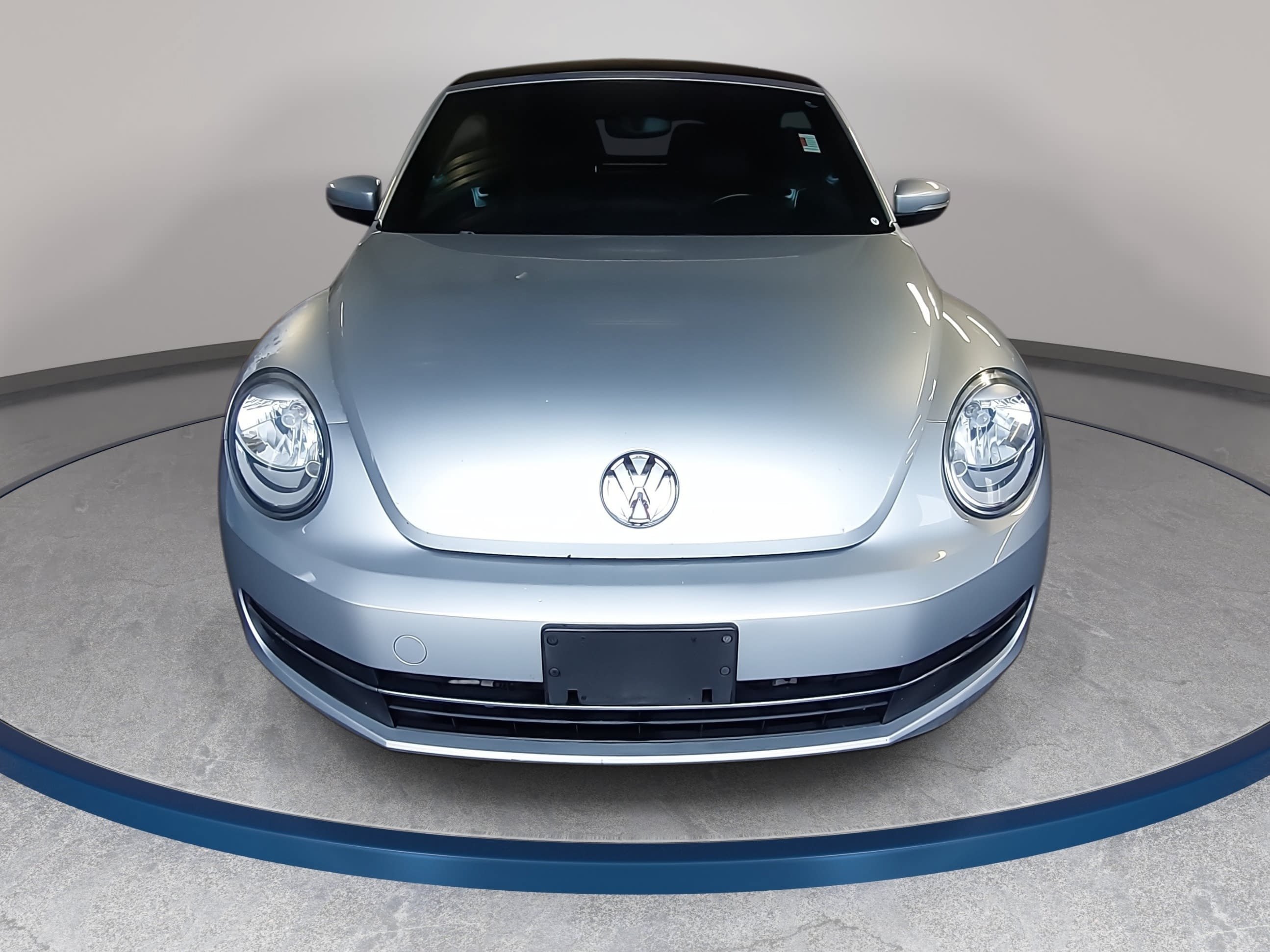 Used 2013 Volkswagen Beetle TDI FWD image 2