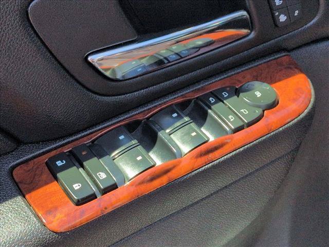 Used 2013 Chevrolet Suburban LTZ RWD image 13