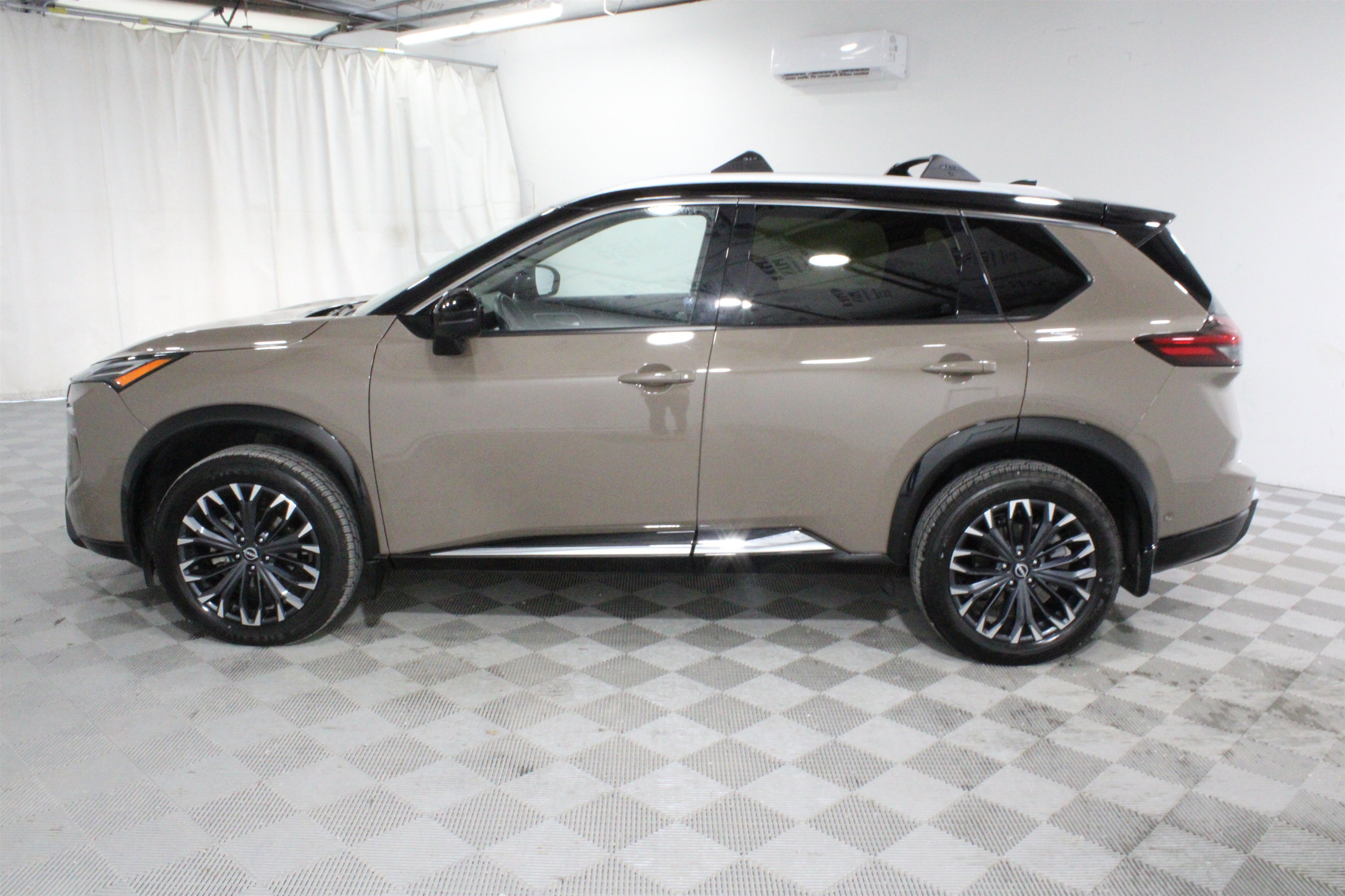Used 2024 Nissan Rogue Platinum w/ Platinum Premium Package AWD/4WD image 30