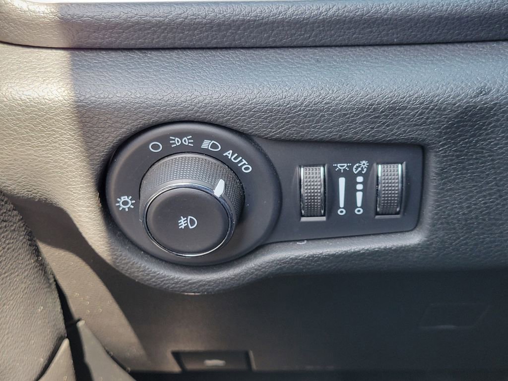 Used 2023 Chrysler Pacifica Touring-L w/ S Appearance Package FWD image 12