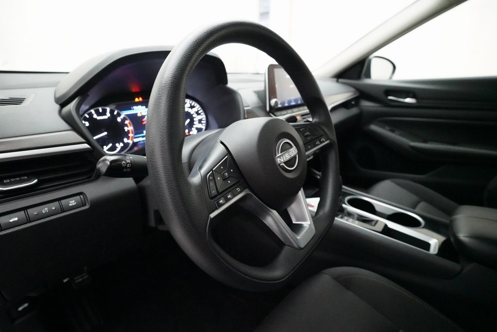 Used 2024 Nissan Altima 2.5 SV image 8