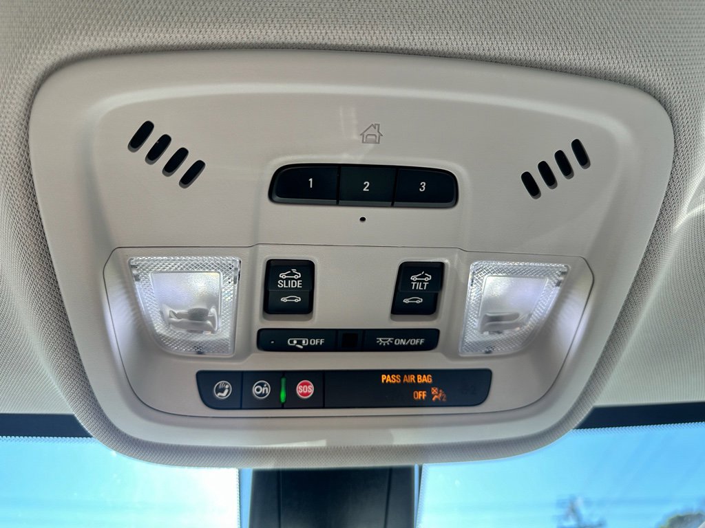 Used 2021 Chevrolet Traverse Premier image 16