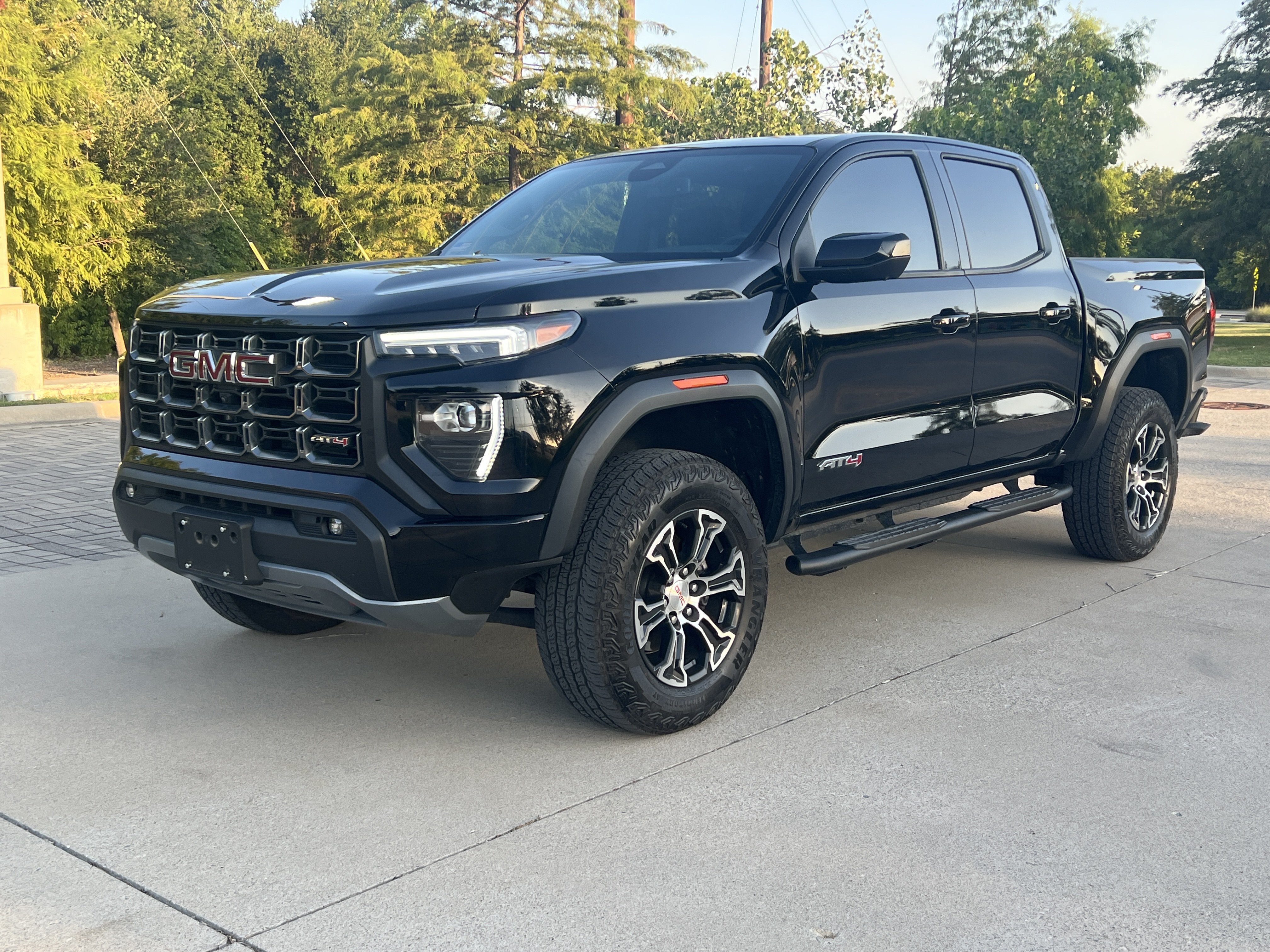 Used 2024 GMC Canyon AT4 w/ Technology Package AWD/4WD image 4