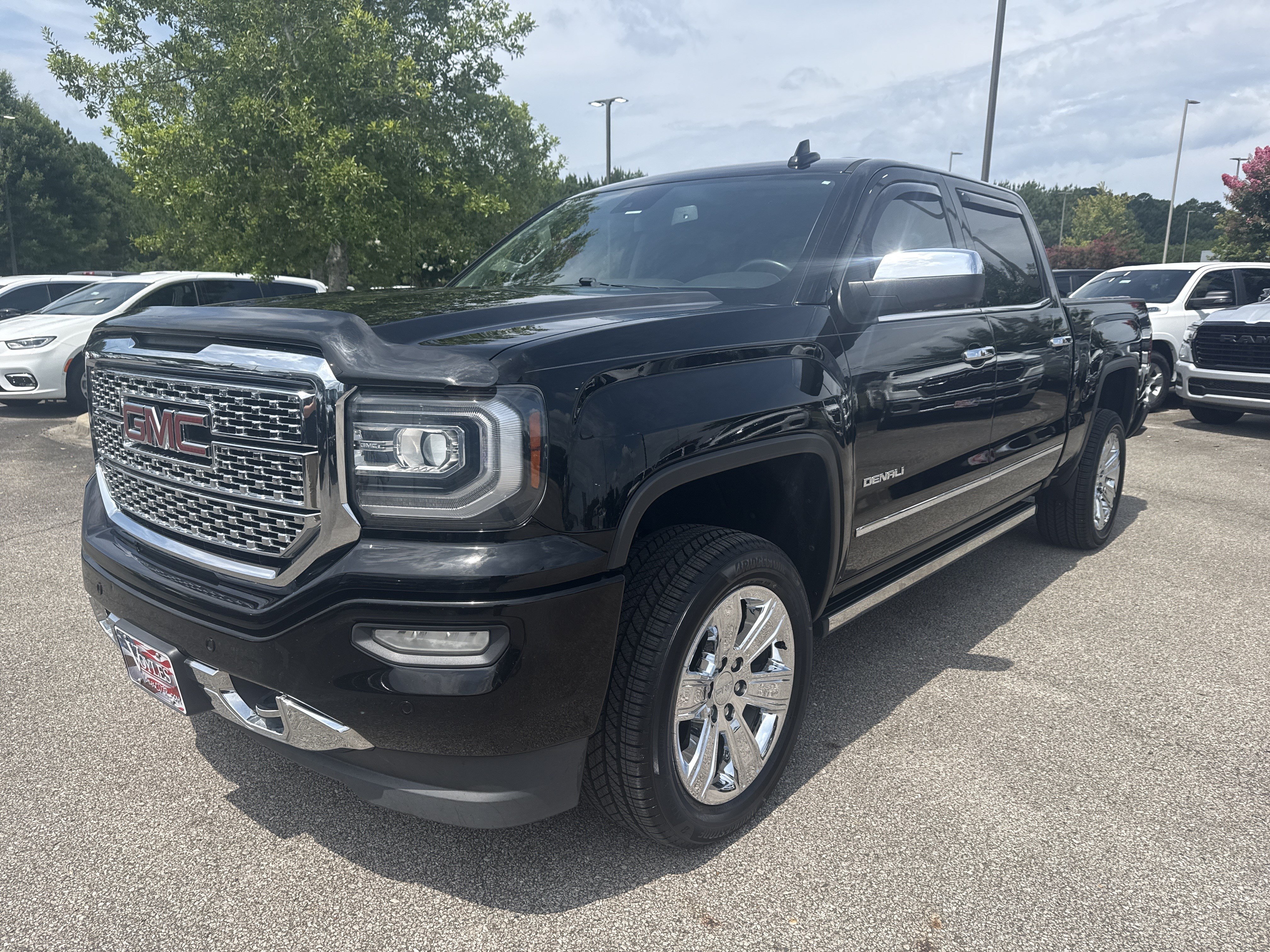 Used 2018 GMC Sierra 1500 Denali w/ Denali Ultimate Package AWD/4WD image 3