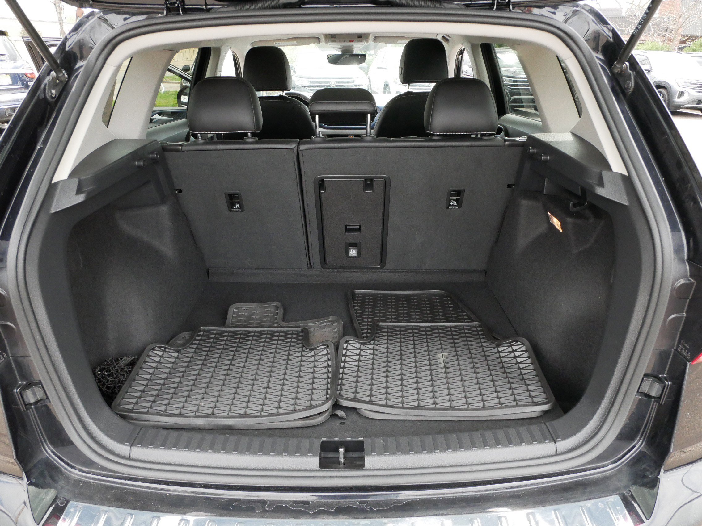 Certified 2023 Volkswagen Taos SE w/ Panoramic Sunroof Package AWD/4WD image 18