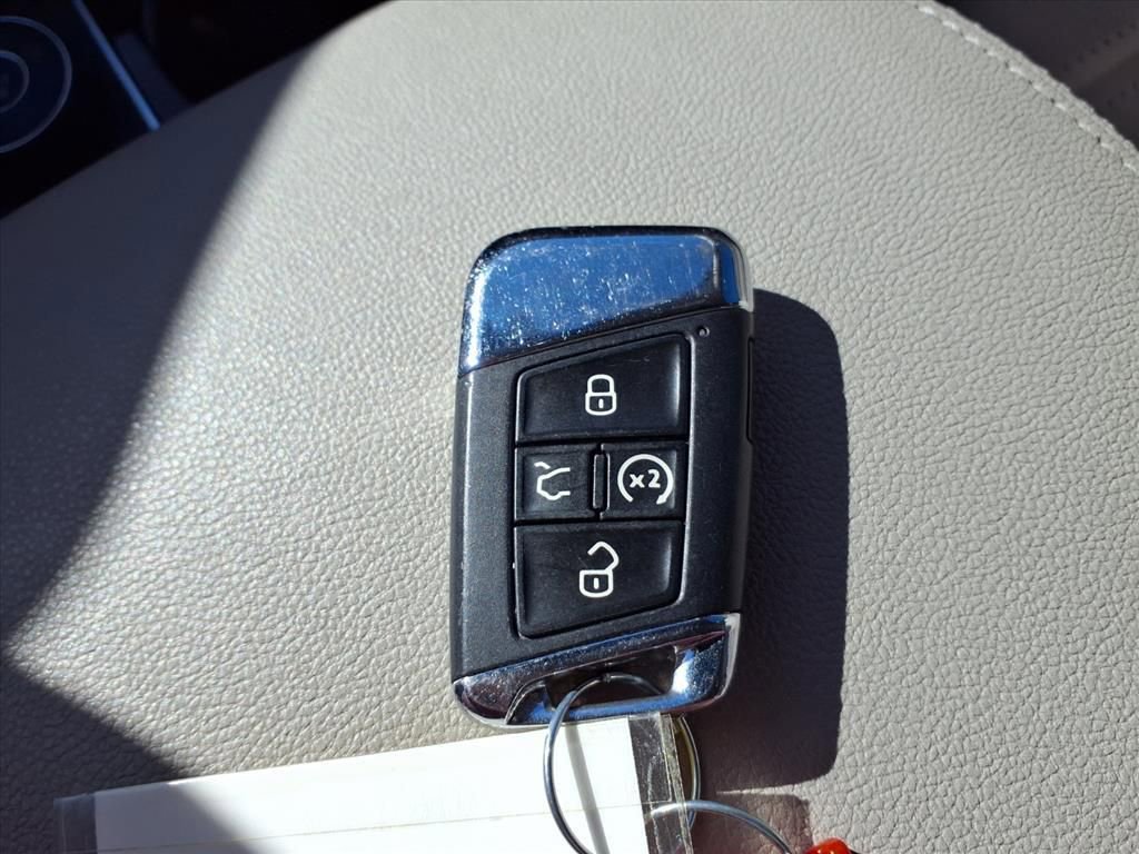 Used 2021 Volkswagen Atlas SEL Premium image 11