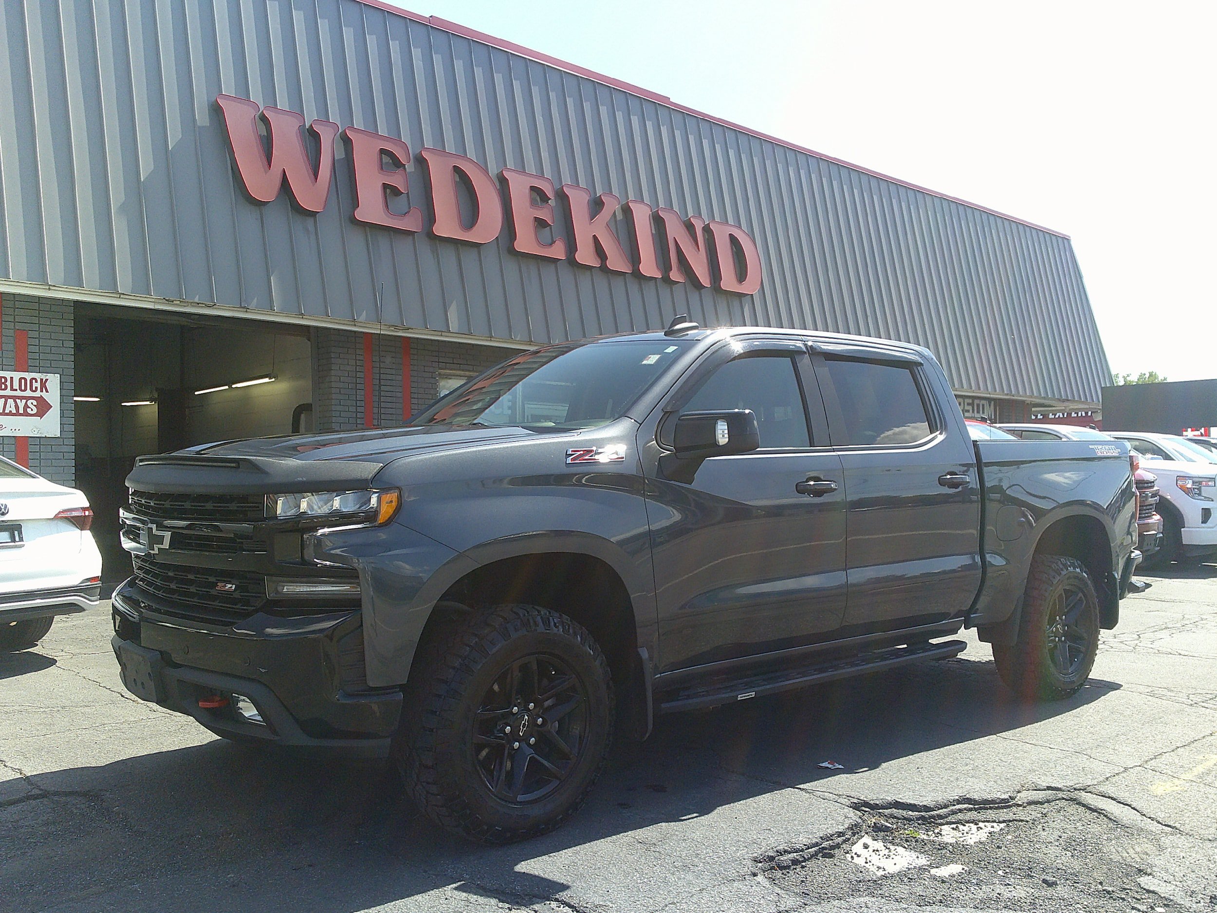 Used 2021 Chevrolet Silverado 1500 LT Trail Boss w/ LT Trail Boss Premium Package AWD/4WD image 1