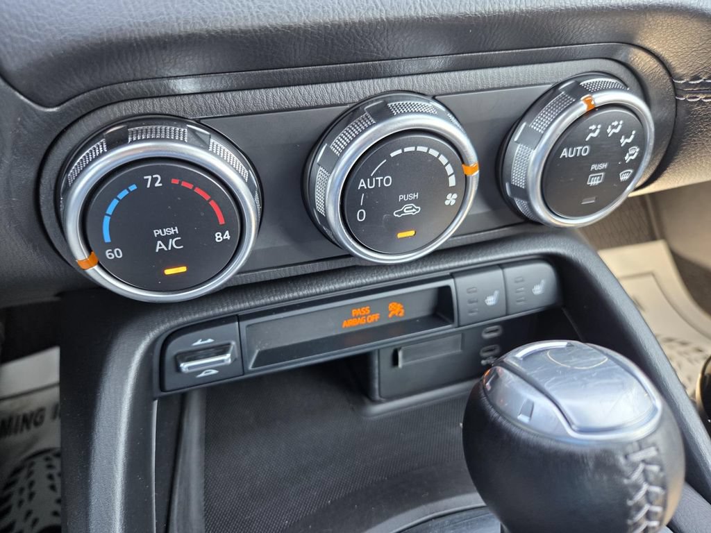 Used 2024 MAZDA MX-5 Miata RF Grand Touring RWD image 17