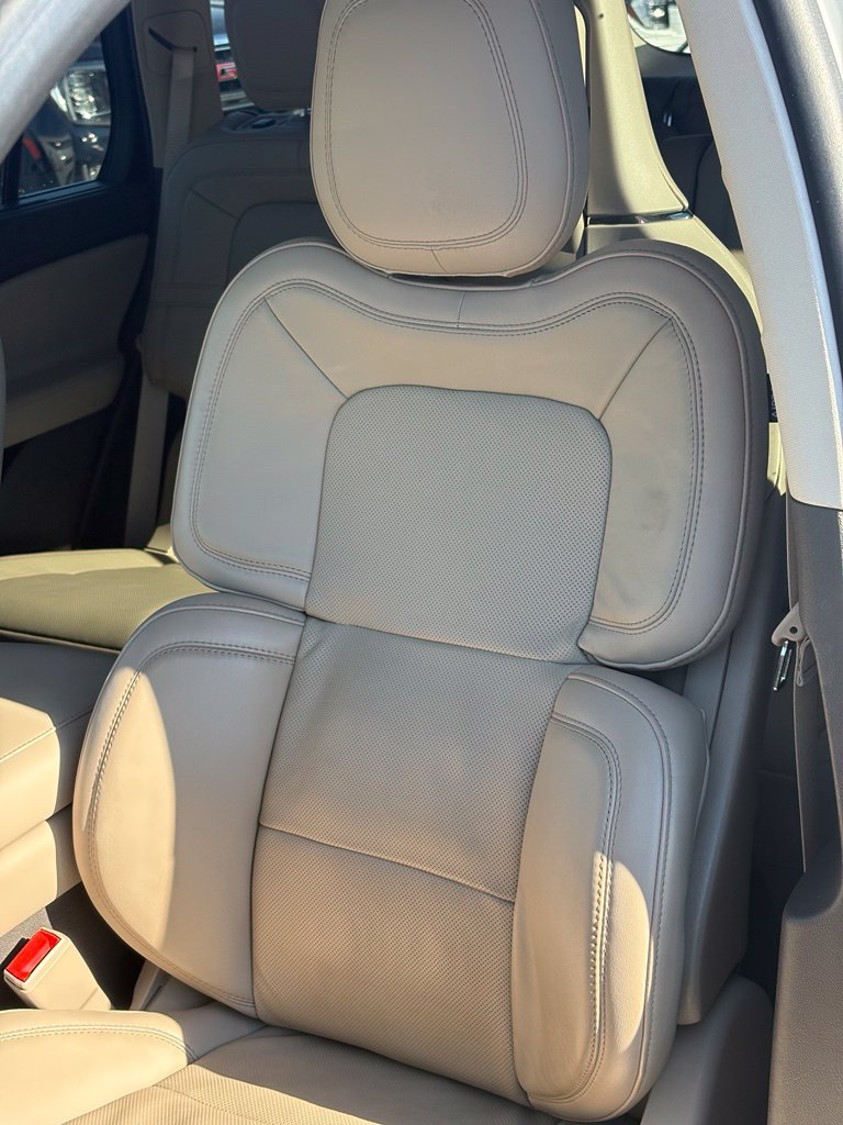 Used 2023 Lincoln Aviator Reserve w/ Equipment Group 201A AWD/4WD image 14