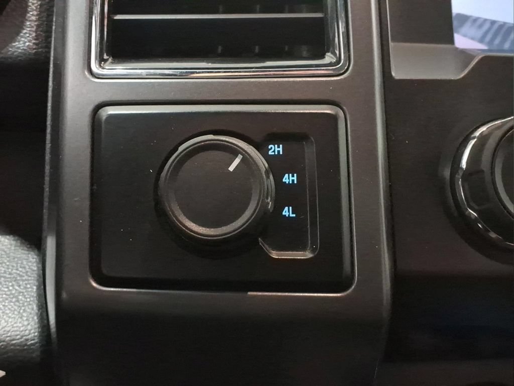 Used 2019 Ford F150 XLT w/ Equipment Group 302A Luxury AWD/4WD image 12