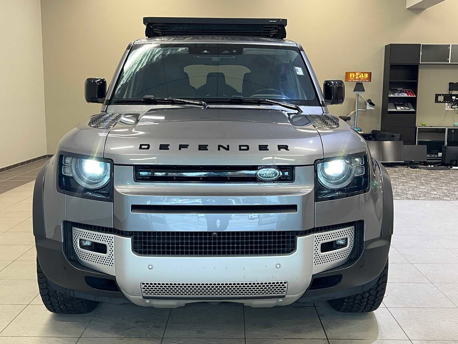 Used 2020 Land Rover Defender 110 SE image 8