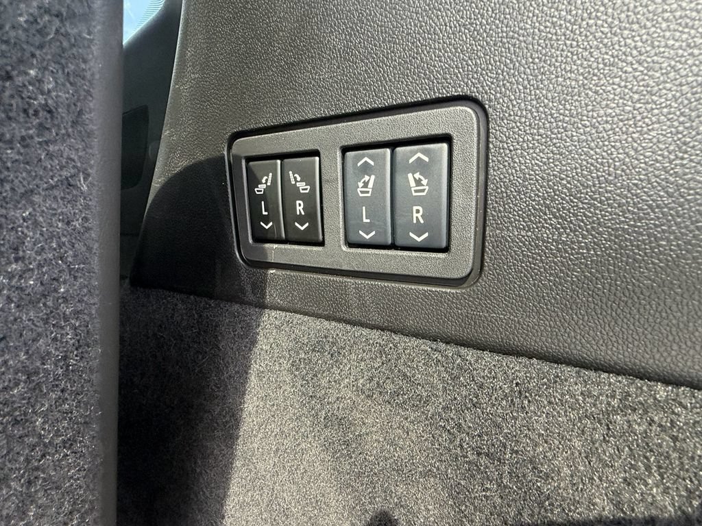 Used 2024 Cadillac XT6 Premium Luxury AWD/4WD image 16