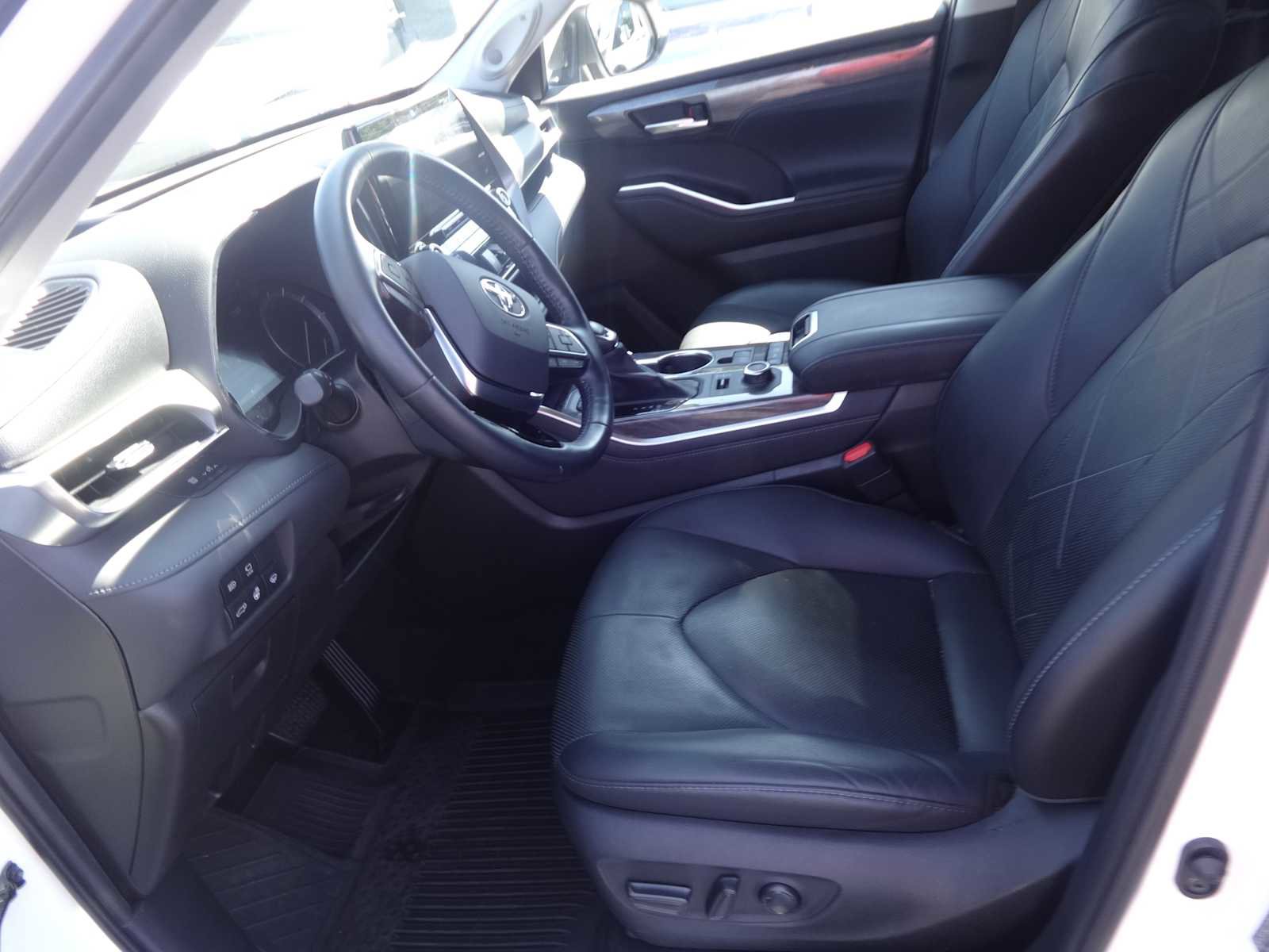 Used 2021 Toyota Highlander Platinum image 13