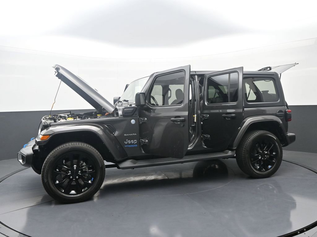 Used 2022 Jeep Wrangler Unlimited Sahara w/ Cold Weather Group AWD/4WD image 39