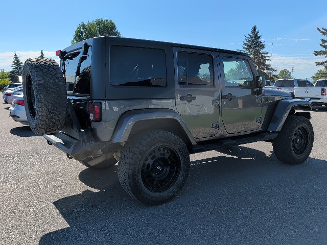 Used 2018 Jeep Wrangler Unlimited Sahara AWD/4WD image 3